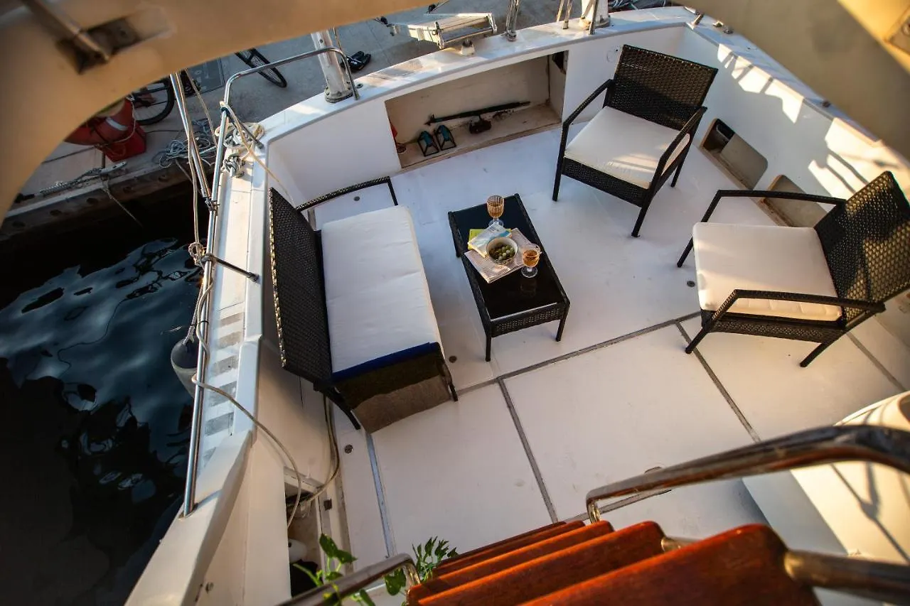 Magno II Boat Hotel Sant Adria de Besos