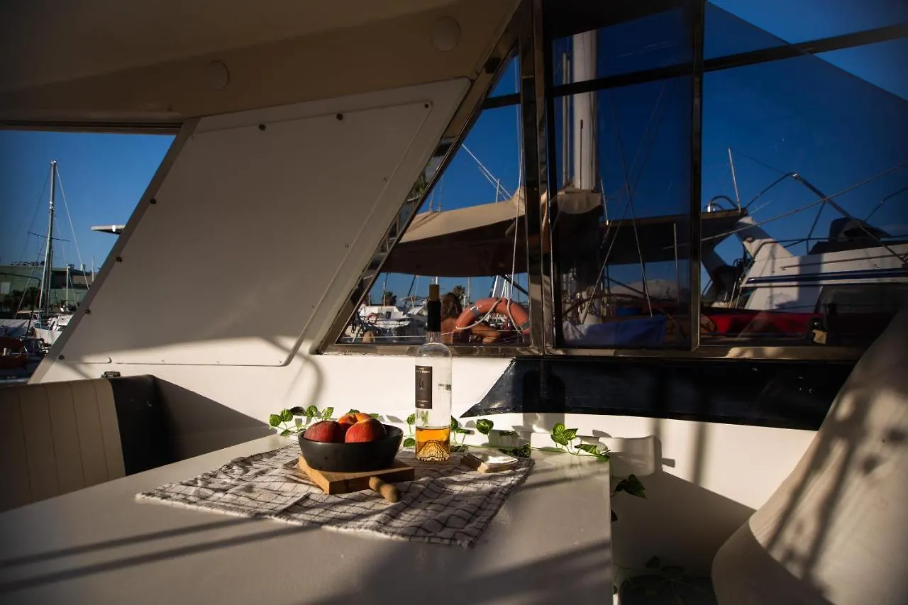 Magno II Boat Hotel Sant Adria de Besos 0*,  Spain