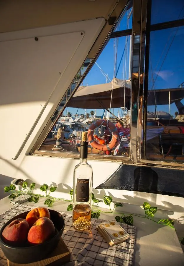 Magno II Boat Hotel Sant Adria de Besos Botel