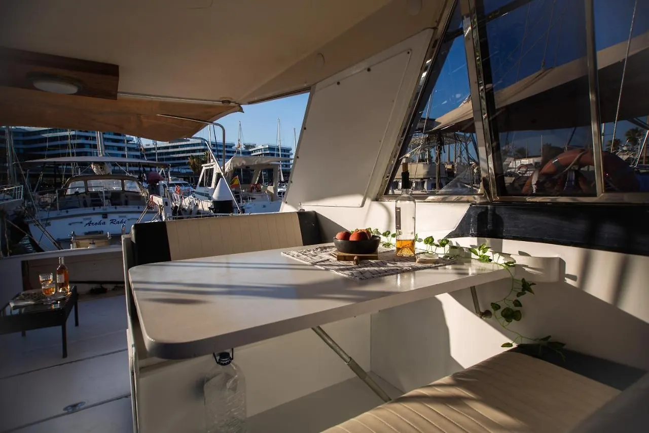Magno II Boat Hotel Sant Adria de Besos
