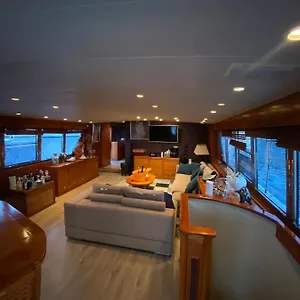 Botel Amazing Boat To Sleep In Barcelona, Sant Adria de Besos
