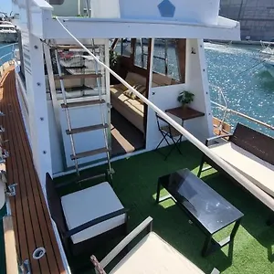 Hotel en barco Charming Boat House In Barcelona With Big Terrace And Solarium, Sant Adrià de Besòs